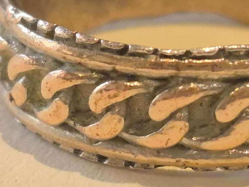 Hand finished chain design smooth irregular edge man ring. Comfort fit.