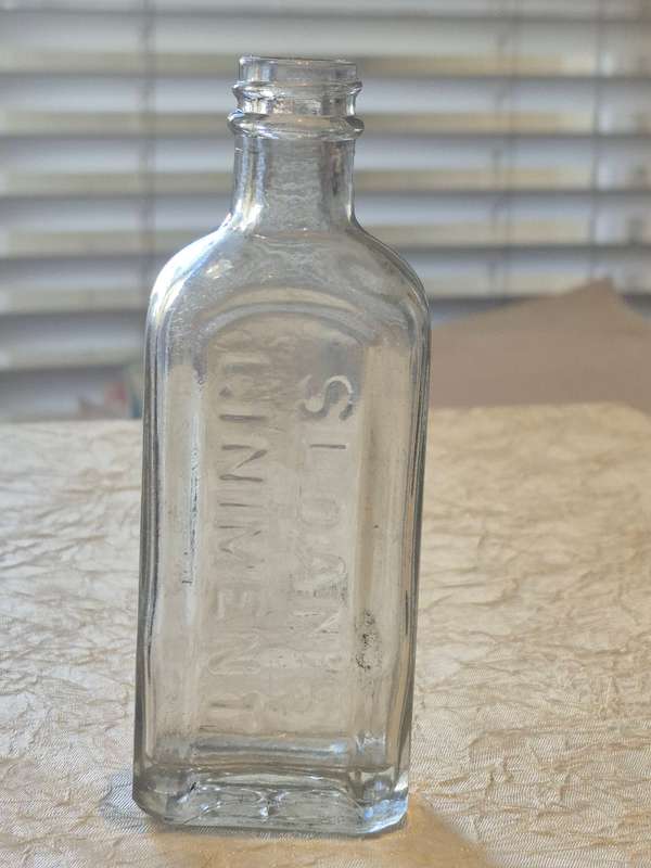 Sloan's Liniment Embossed Bottle. Excellent condition.
