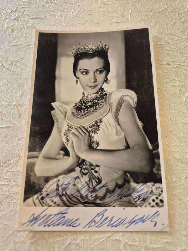 Signed and Inscribed Ballet Photograph Svetlana Beriosova. Excellent Condition Framable.