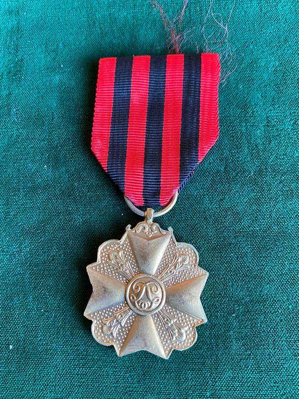 FULL SIZE BELGIUM CIVIL DECORATION FOR MERIT IN GOLD