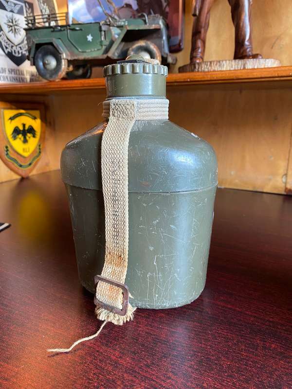 RHODESIAN WATER BOTTLE IN GOOD CONDITION