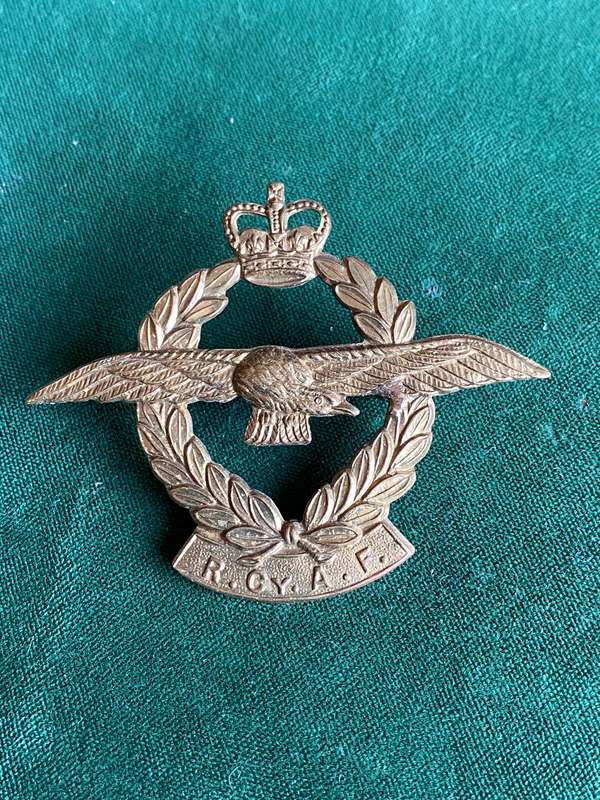 SCARCE ROYAL CEYLON AIRFORCE, CAP BADGE- 2 LUGS