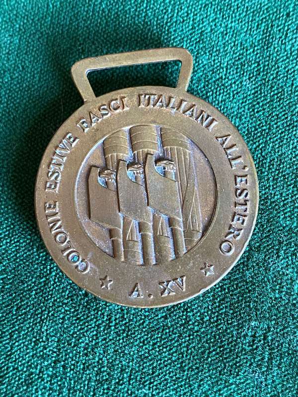 ITALIAN -WW2 FASCIST MEDAL