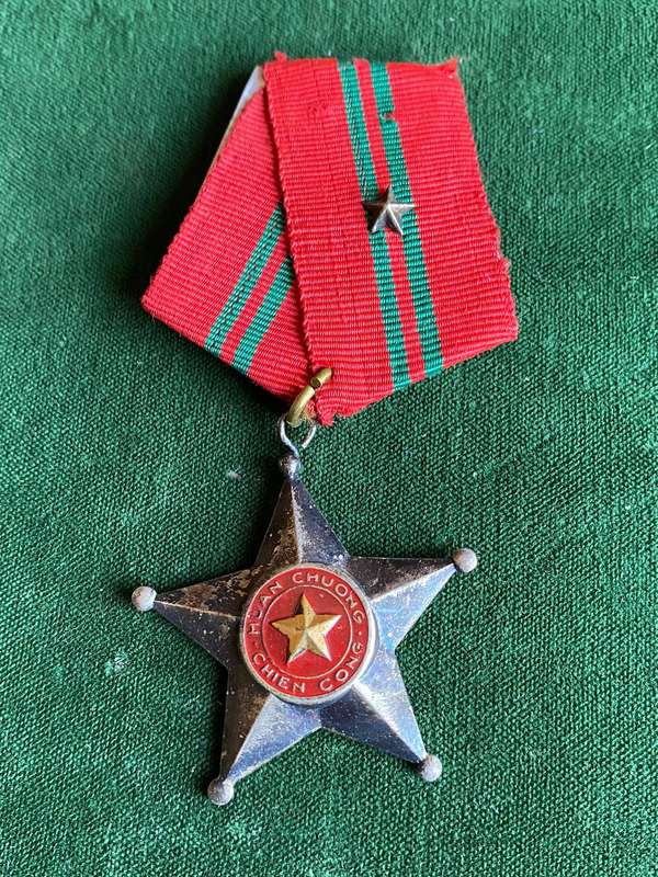 NORTH VIETNAM COMBAT MEDAL-(VIET CONG)