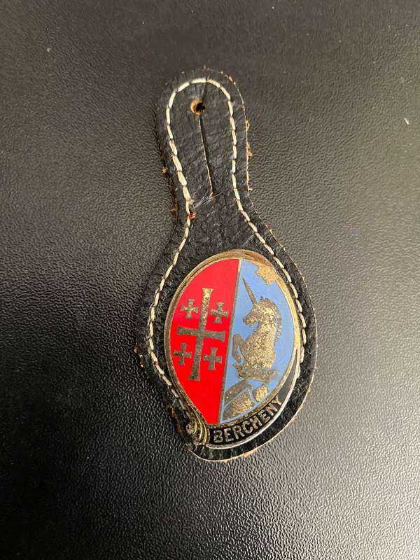 FRENCH PARA 1 REGT. DE HUSSARS-FOB BADGE