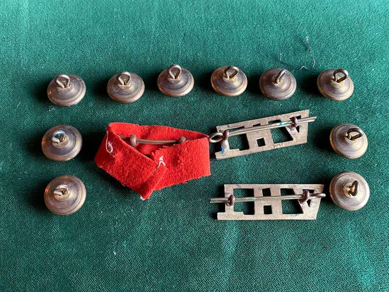 TRANSVAAL HORSE ARTILLERY TITLES AND TUNIC BUTTONS(DIAMETER) 17 MM-WORN 1908-1940(10 BUTTONS AND 3 T