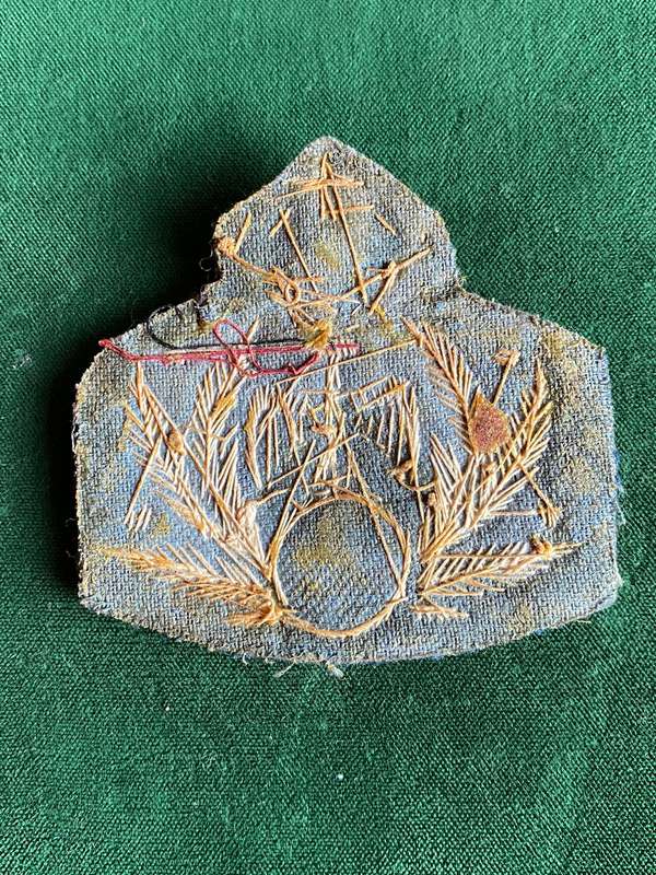 ITALIAN AIR FORCE (REGIA AERO NAUTICA)OFFICERS BULLION WIRE CAP BADGE-GOLD WIRE ON SLATE BLUE FELT