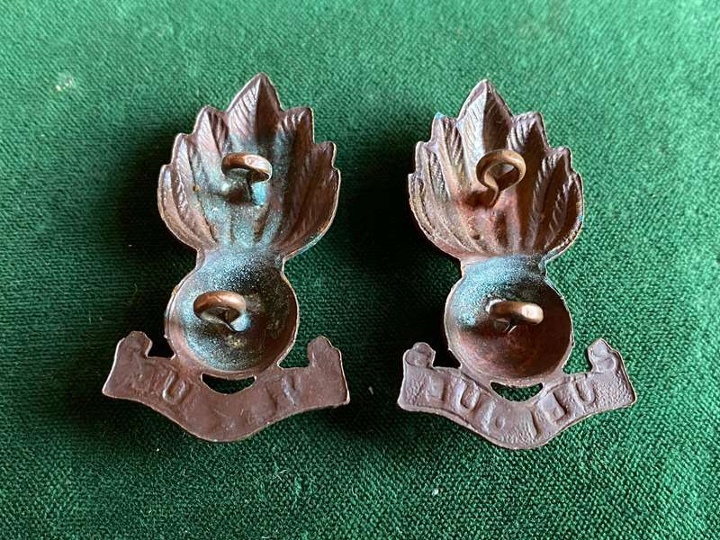 DARKENED BRASS COLLAR BADGE PAIR-THE FLAMES 7 IN NO,ARE CORRECT FOR ARTILLERY-WORN POST WW2-LUGS INT