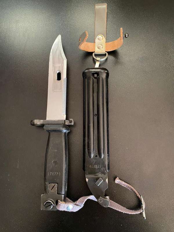 EAST GERMAN AKM,2ND PATTERN BAYONET-BAYONET AND SCABBARD WITH MATCHING NO'S-BOTH IN VERY GOOD CONDIT