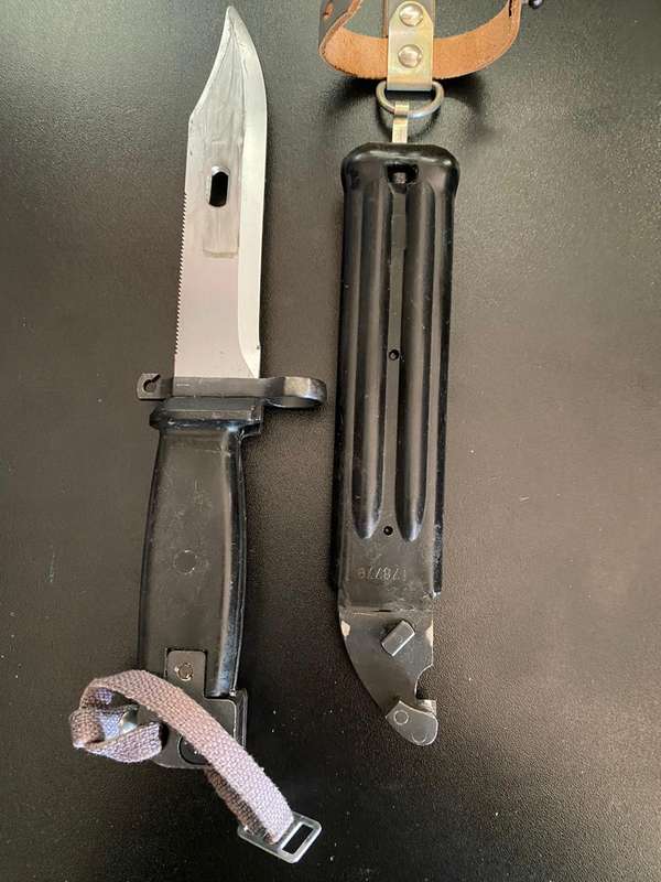 EAST GERMAN AKM,2ND PATTERN BAYONET-BAYONET AND SCABBARD WITH MATCHING NO'S-BOTH IN VERY GOOD CONDIT