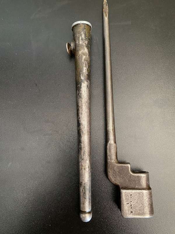NO 4 MK2 SPIKE BAYONET WITH METAL SCABBARD