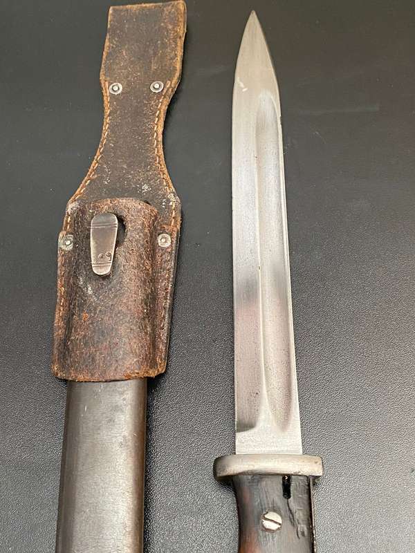 PORTUGUESE 1937 84/98 BAYONET WITH METAL SCABBARD AND LEATHER FROG