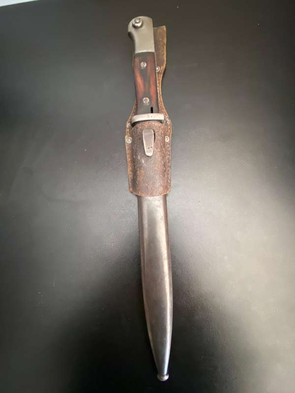 PORTUGUESE 1937 84/98 BAYONET WITH METAL SCABBARD AND LEATHER FROG
