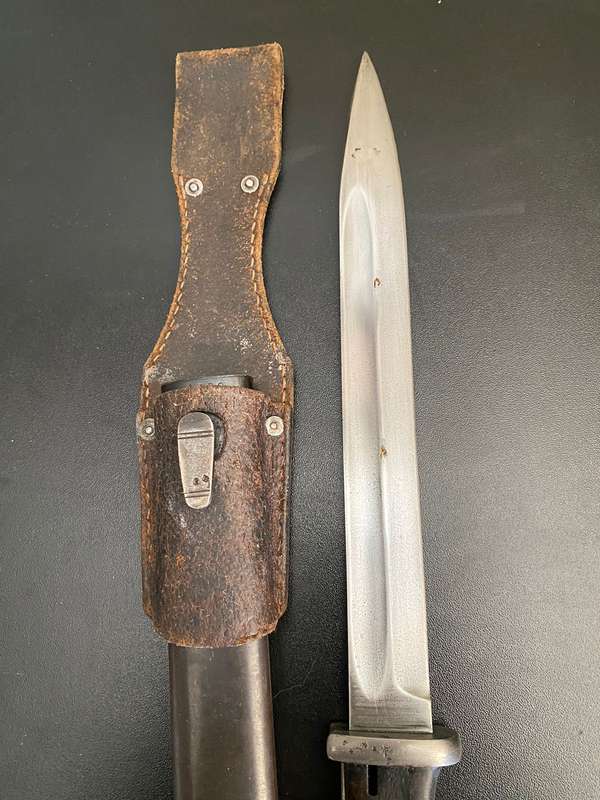 PORTUGUESE 1937 84/98 BAYONET WITH METAL SCABBARD AND LEATHER FROG