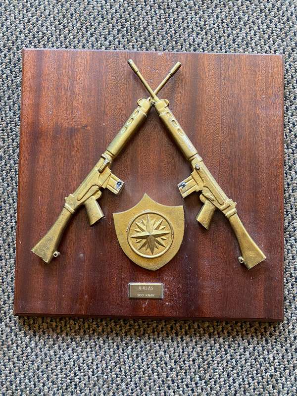 RECCE SHOOTING PLAQUE-MEASURES 29X29 CM