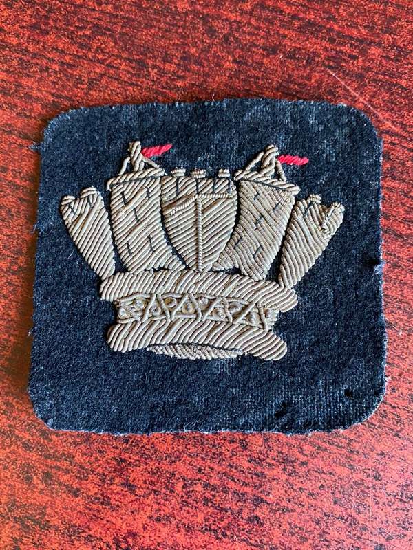 ORIGINAL ROYAL MERCHANT NAVY,SILVER WIRE EMBROIDERED CAP BADGE