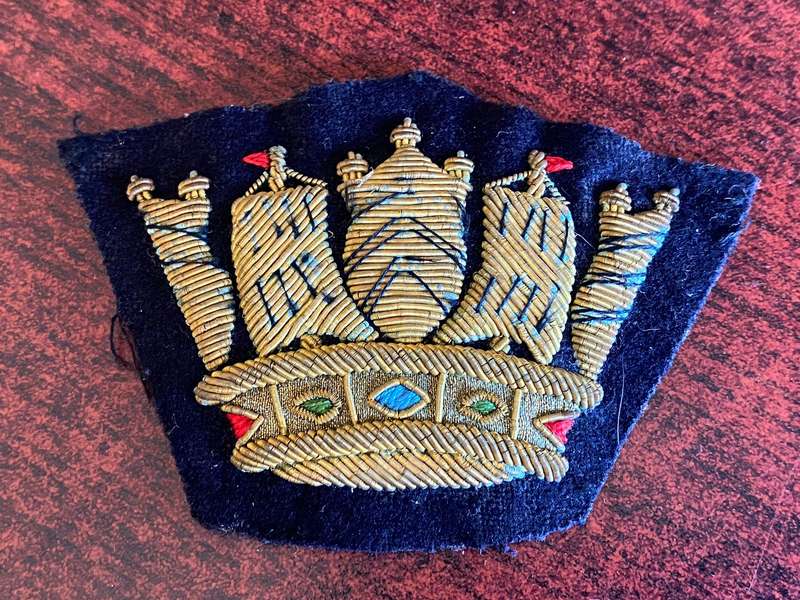 ORIGINAL ROYAL MERCHANT NAVY,GOLD WIRE EMBROIDERED CAP BADGE