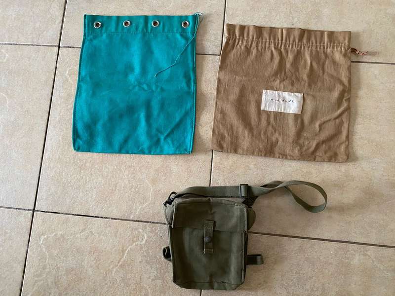 SELECTION OF MILITARY DITTY BAGS AND ON CARRY POUCH