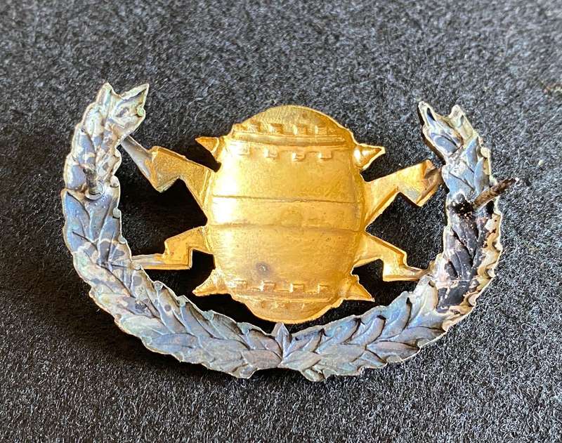 SA NAVY MINE COUNTER MEASURE ,BI/METAL BREAST BADGE-GREY METAL WREATH-  2PINS