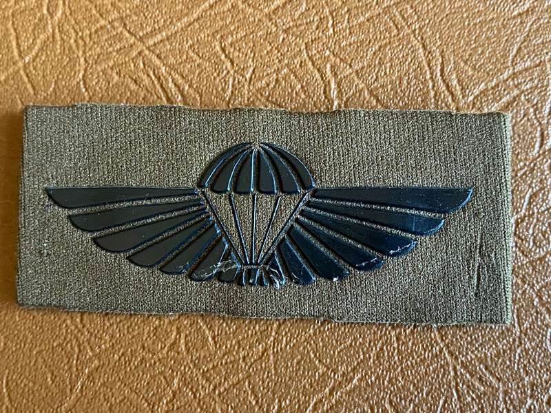 AIR SUPPLY INSTRUCTOR-TUPPER WING FOR FIELD DRESS- 2 PINS- SCARCE VARIATION