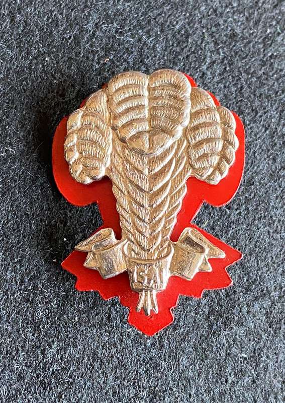 1 SA INFANTRY BATTALION CHROME BERET BADGE-APPROVED IN 1983-WORN 1983-2003- 2 X SCREW LUGS