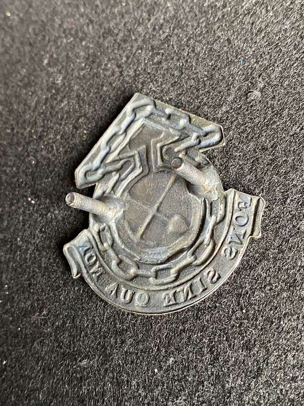 NORTH WEST COMMAND MAINTENANCE UNIT CAP BADGEAPPROVED 1986-2X SCREW LUGS