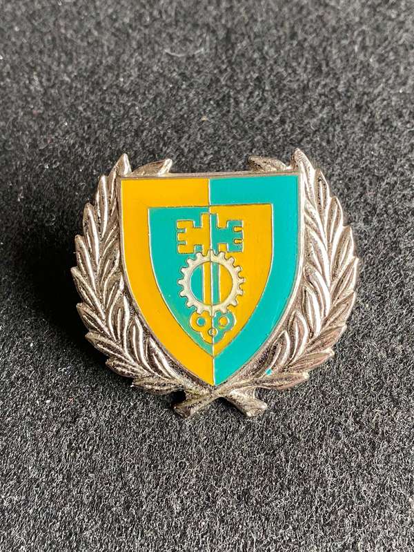 7 DIVISION MOBILISATION CENTRE,CAP BADGE-APPROVED IN 1990-2X SCREW LUGS