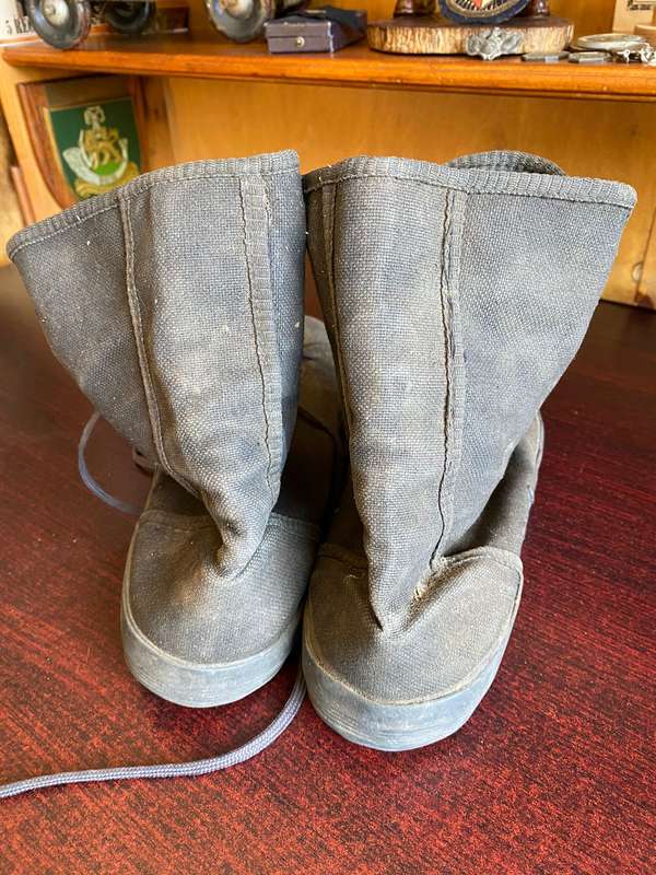 ORIGINAL RHODESIAN SAS ANTI TRACKING BOOTS-BIG SIZE-WOULD SAY 11 OR 12-GOOD CONDITION,CONSIDERING AG