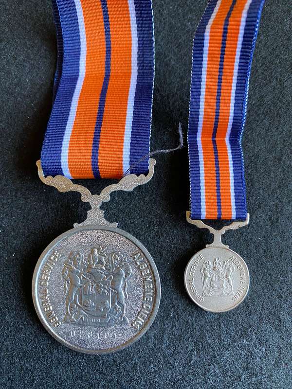 SADF GENERAL SERVICE MEDAL 1987-MINIATURE AND FULL SIZE IS NUMBERED