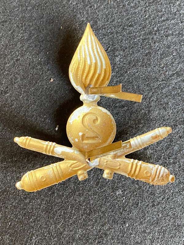 ITALIAN WW2 ARMY ARTILLERY CAP BADGE-LUGS COMPLETE