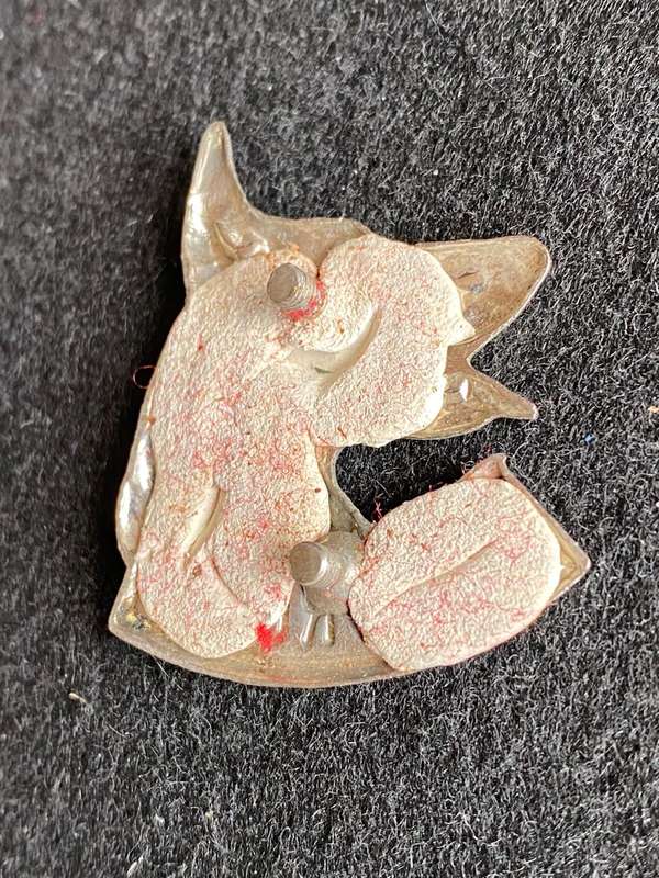DOG CENTRE BERET BADGE-WORN 1986-1993- 2X SCREW LUGS