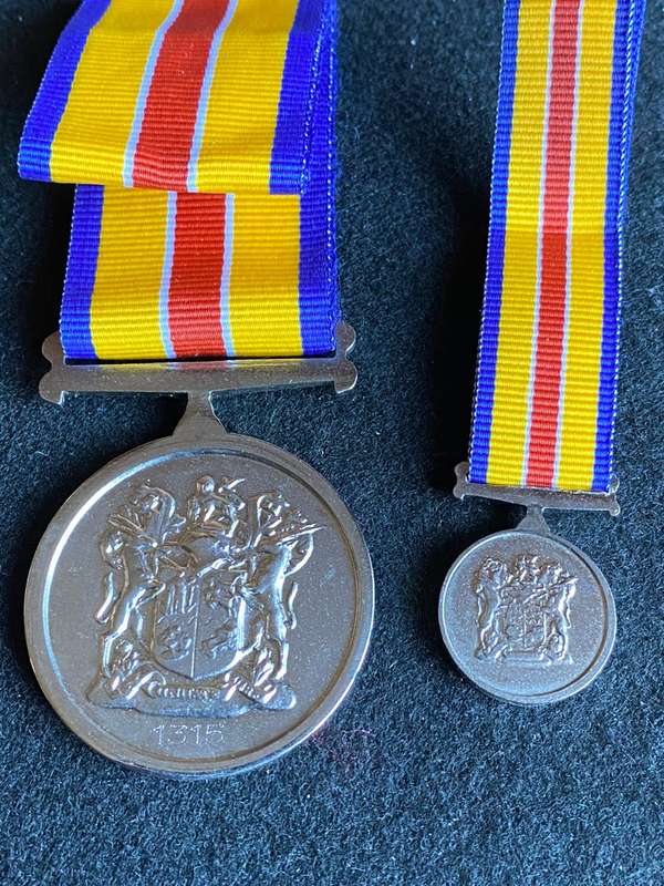 MK APLA SOUTH AFRICA SERVICE MEDAL/ FULL SIZE + MINIATURE