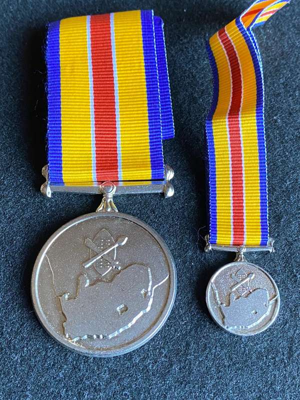 MK APLA SOUTH AFRICA SERVICE MEDAL/ FULL SIZE + MINIATURE