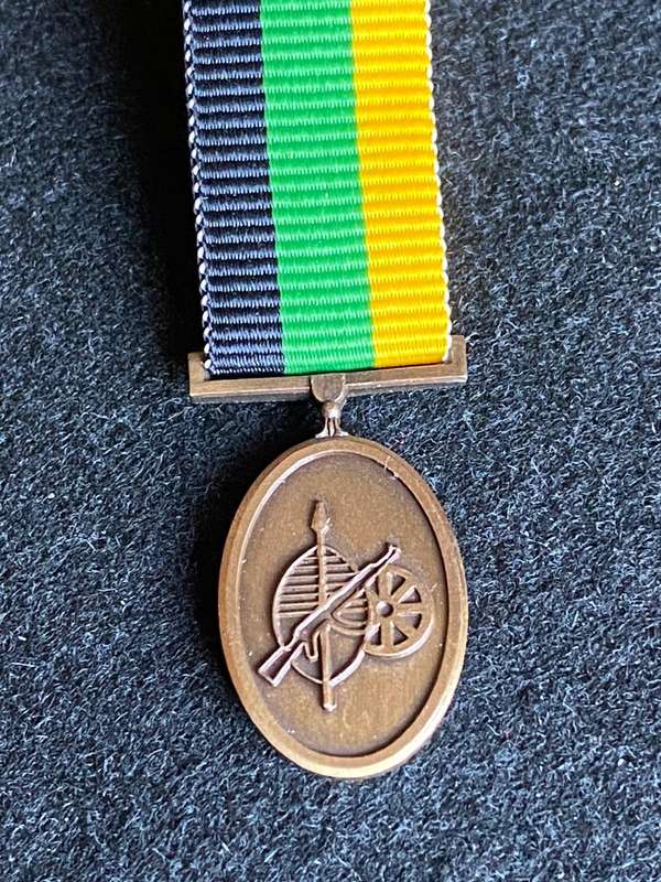MINIATURE MK 10 YEARS SERVICE MEDAL IN BRONZE
