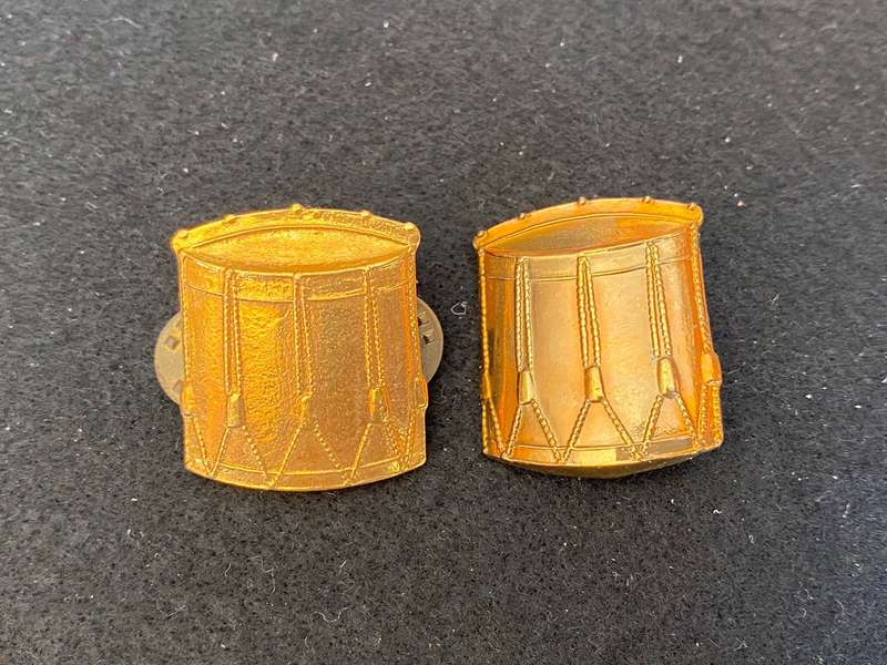 DRUMMER BADGES (PAIR) GILT-PINS COMPLETE