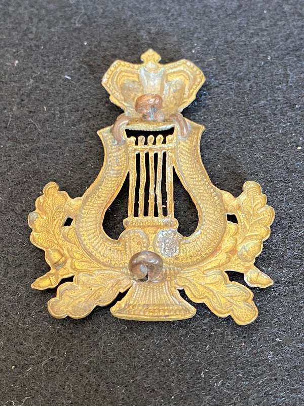 BANDSMAN ARM BADGE-WORN PRE 1902 (BOER WAR)- 2 LUGS