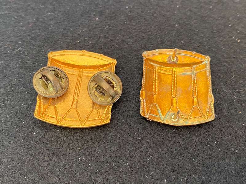 DRUMMER BADGES (PAIR) GILT-PINS COMPLETE