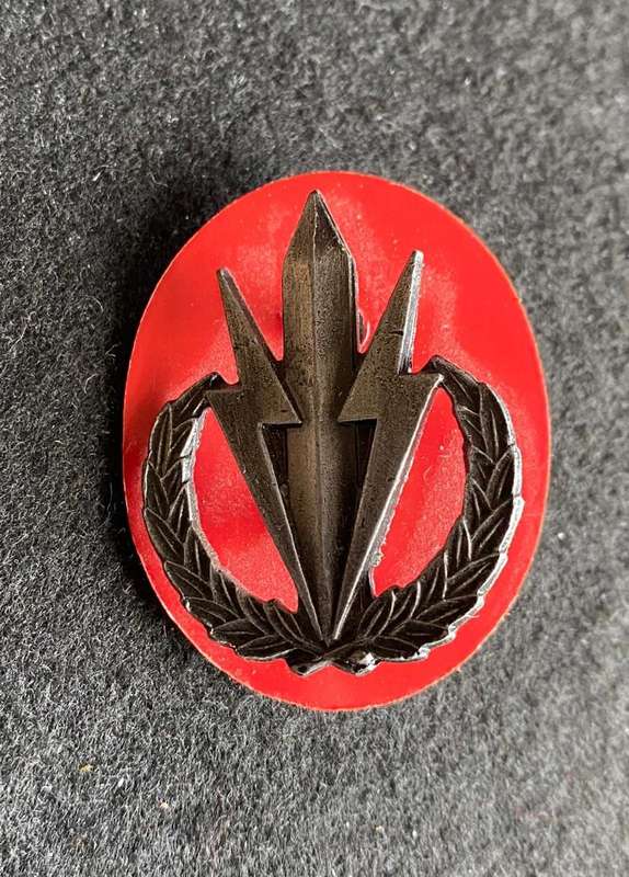 4 SA INFANTRY BERET BADGE-WORN 1984-2003- 2 X SCREW LUGS