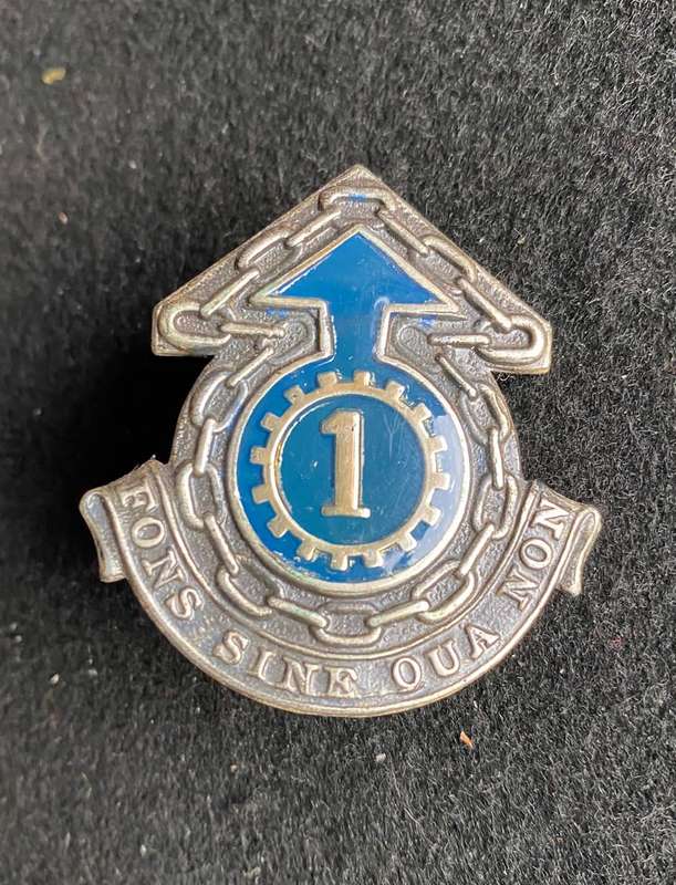 1 MAINTENANCE UNIT CAP BADGE 1986-2003- 2 X SCREW LUGS