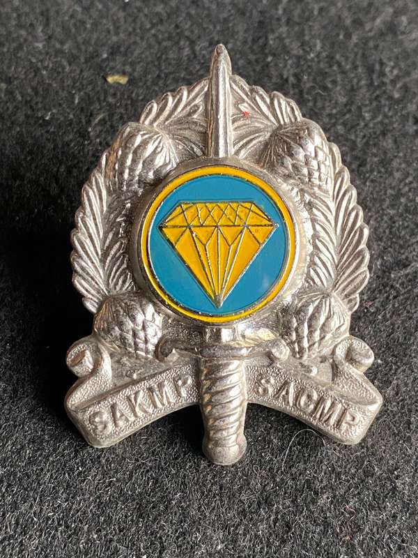 SACMP NORTH CAPE COMAND CAP BADGE-MID 1980'S-2003- 2 X SCREW LUGS