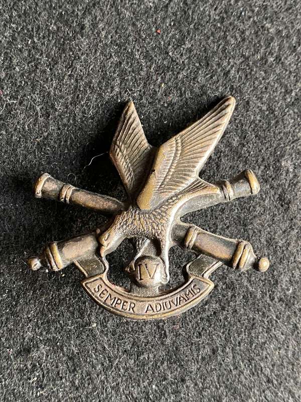 4TH ARTILLERY REGT. BERET BADGE-WORN FROM 1984-ONE X SCREW LUG