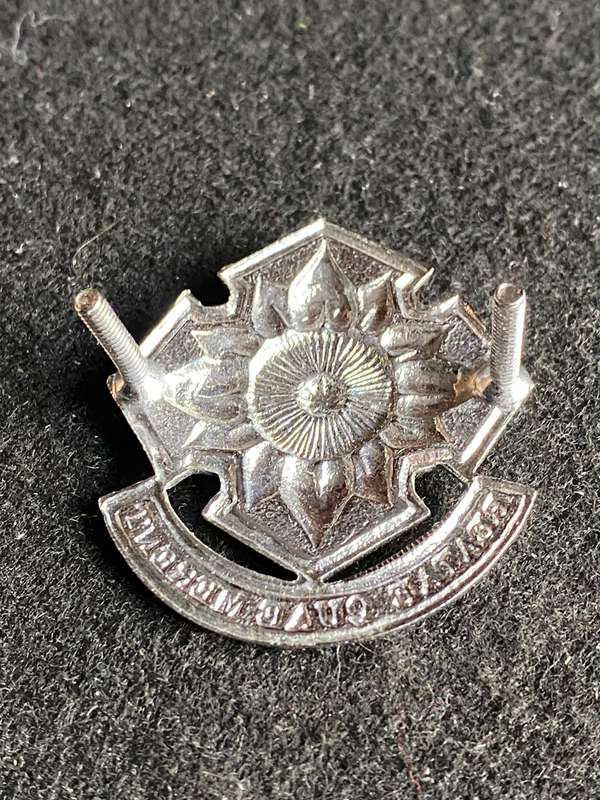 SA WOMAN'S CORPS CAP BADGE-WORN FROM 1978- 2 X SCREW LUGS