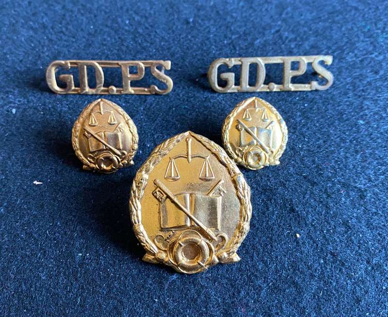 REP. OF SOUTH AFRICA PRISONS SERVICE CAP,COLLARS AND TWO TITLES- PINS + LUGS COMPLETE