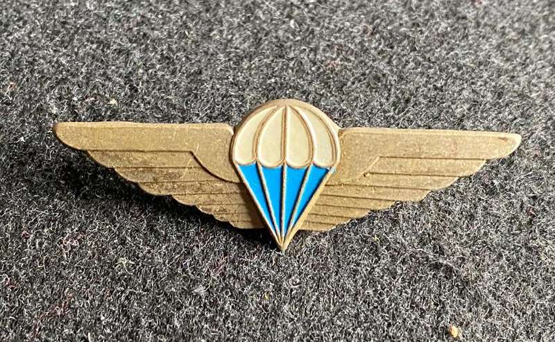 REP. OF CISKEI DEFENCE FORCE MESS DRESS PARACHUTE WINGS(CHROME) - 2 PINS