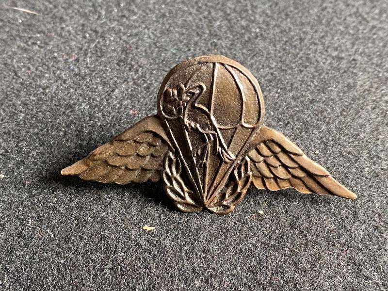 CISKEI PARACHUTE BATTALION,BLACKENED BERET BADGE- POST CIRCA 1991- 2X SCREW LUGS