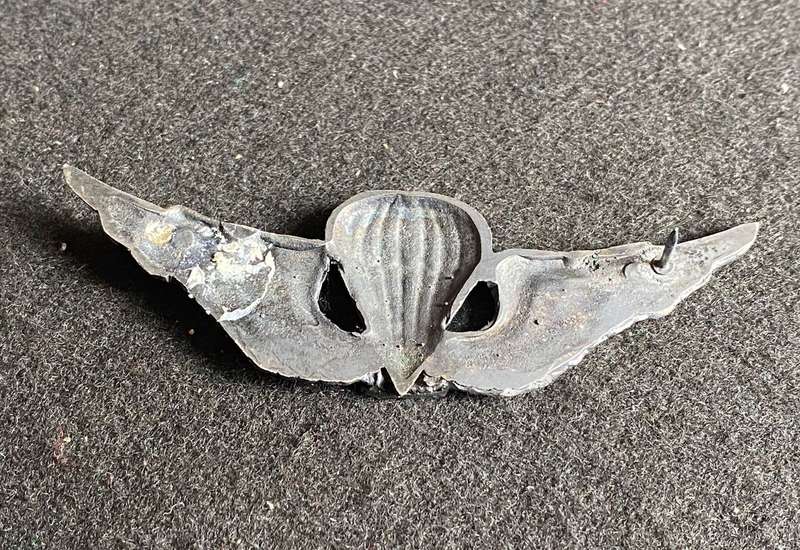 SWA PARACHUTE INSTRUCTOR WING- APPROVED 1984- ONE PIN