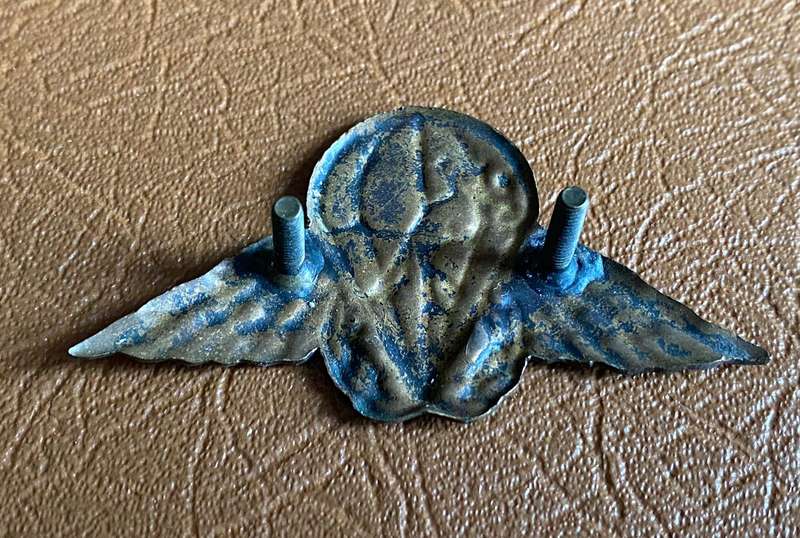 CISKEI PARACHUTE BATTALION,BLACKENED BERET BADGE-POST CIRCA 1991- 2 LUGS