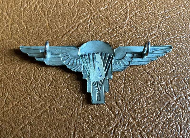 ZIMBABWE DEFENCE FORCE,METAL PARA WING- 2 LUGS