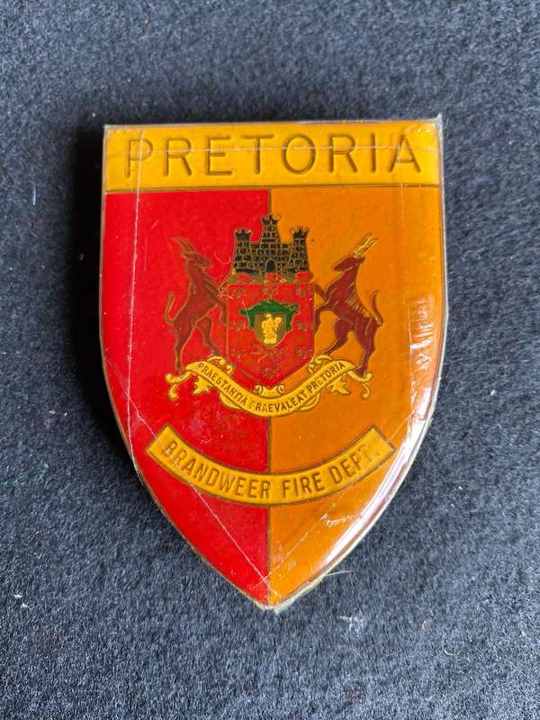 VINTAGE PRETORIA FIRE DEPT. FLASH- 3 PINS