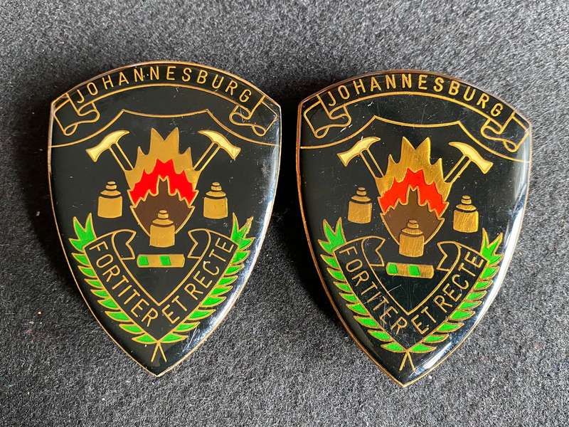 JOHANNESBURG FIRE BRIGADE FLASH PAIR -PINS COMPLETE